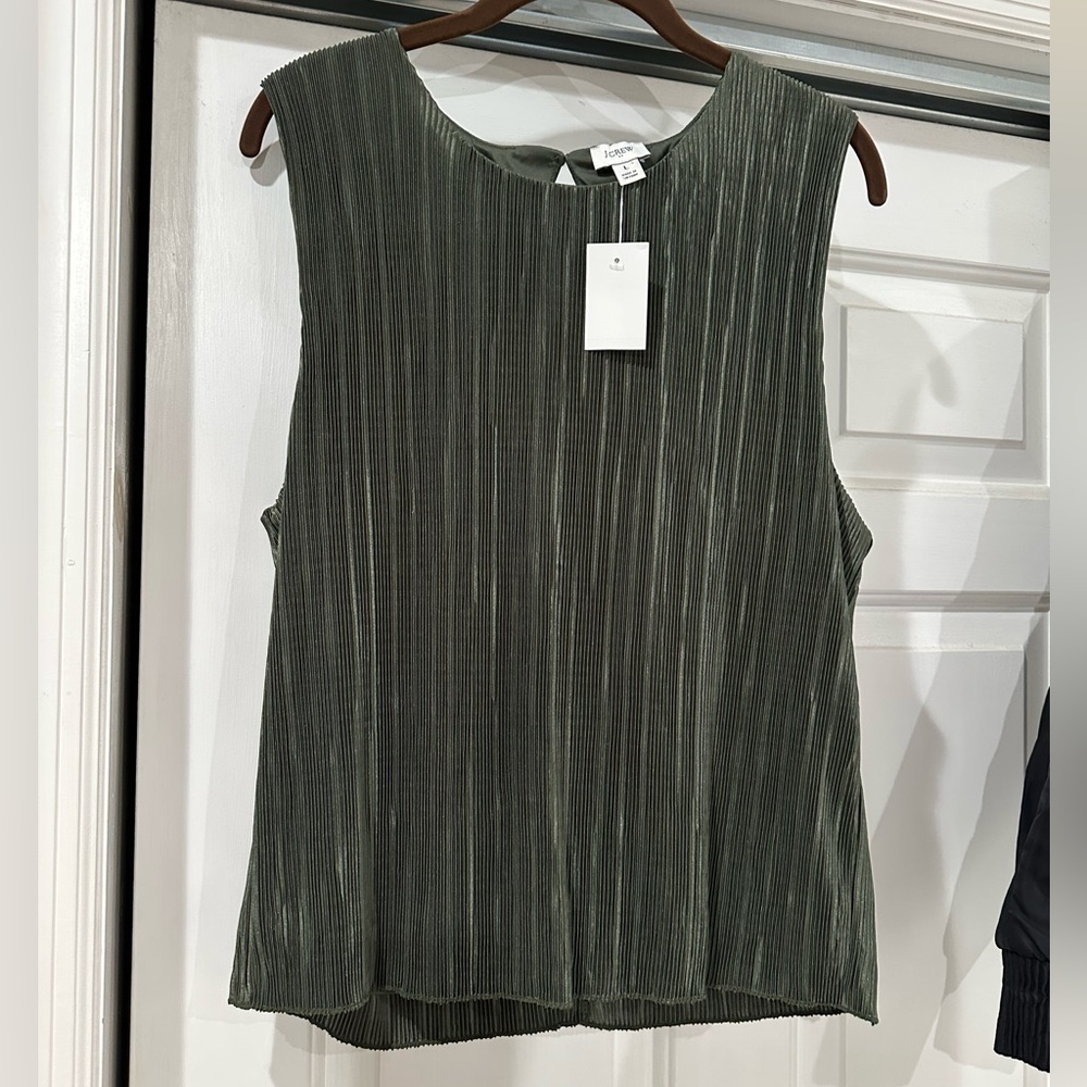 J Crew Plissé shell top
Spanish Moss